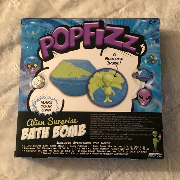 PopFizz Alien Surprise Bath Bomb Bubble Bath Mix & Mold Your own Bath Bomb - Picture 2 of 5